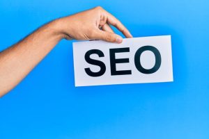 راهنمای جامع آموزش بلاگر شدن در یوتیوب: 6 نکته خاص، سوالات متداول و چالش‌ها